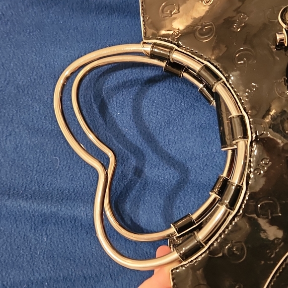 GUESS Black patent purse - Picture 3 of 6